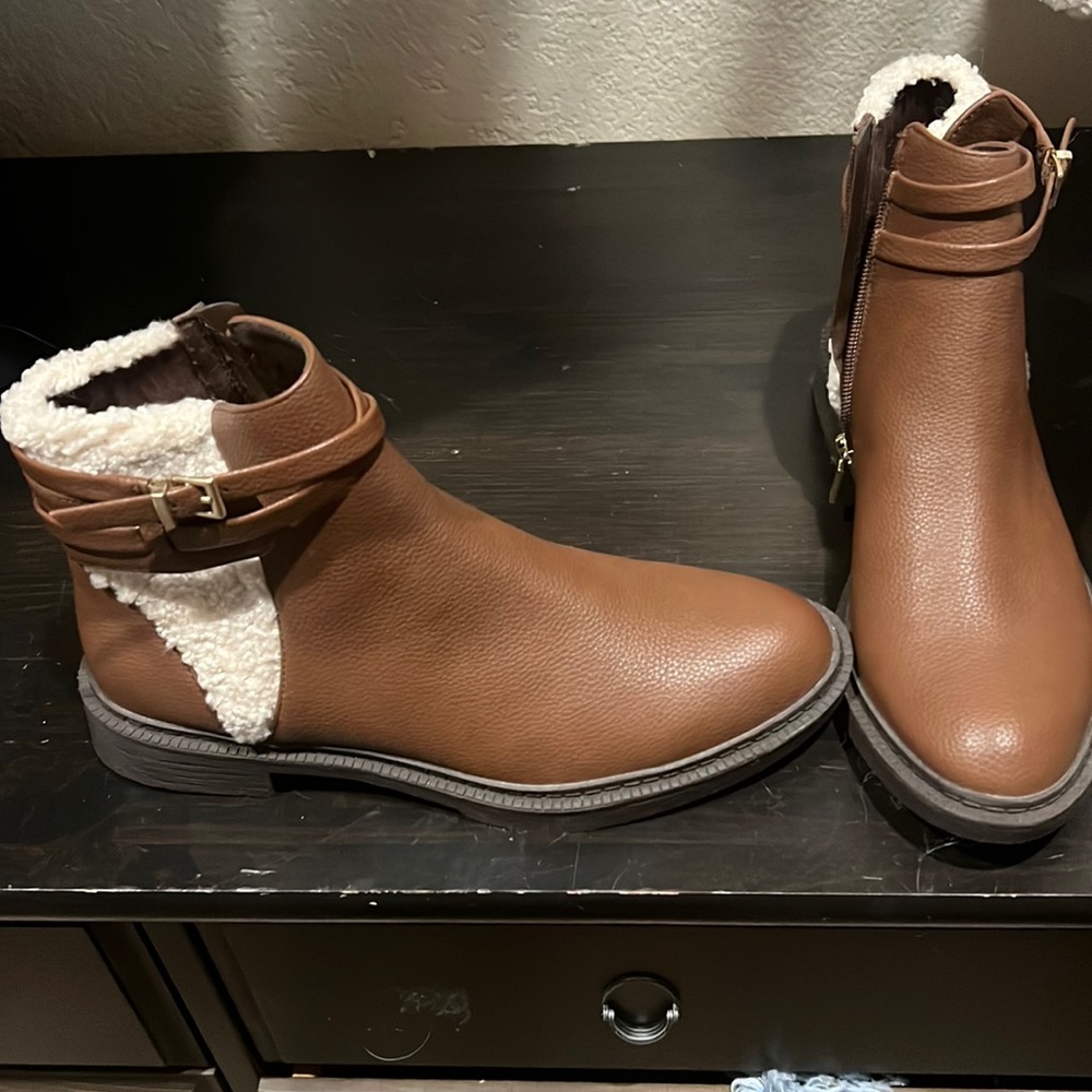 Reaction Kenneth Cole boots. Worn once. Real leather. Side zip